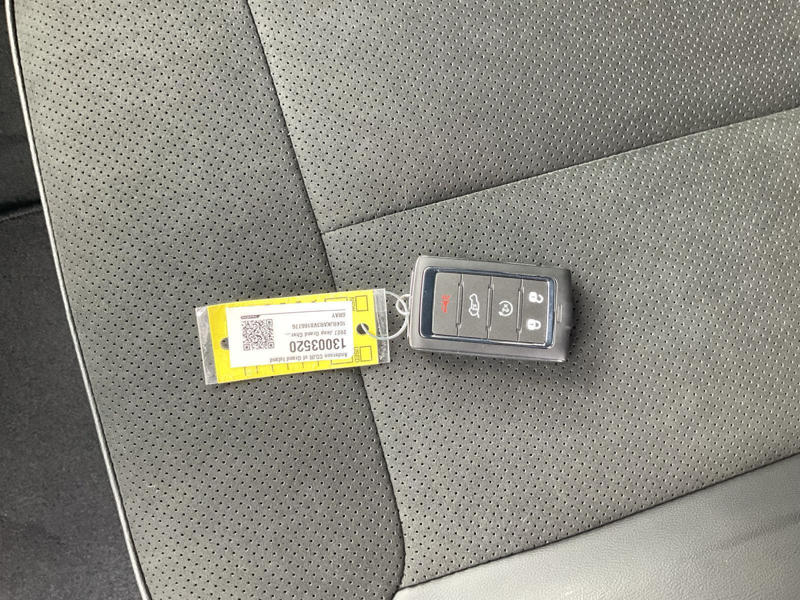 Vehicle photo 21