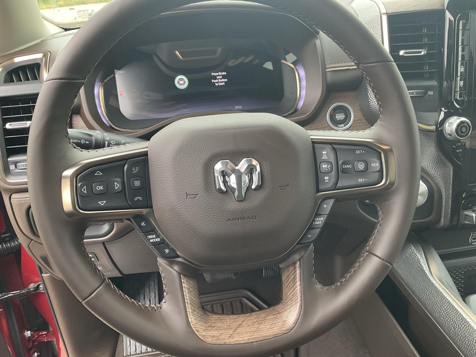 Vehicle photo 9