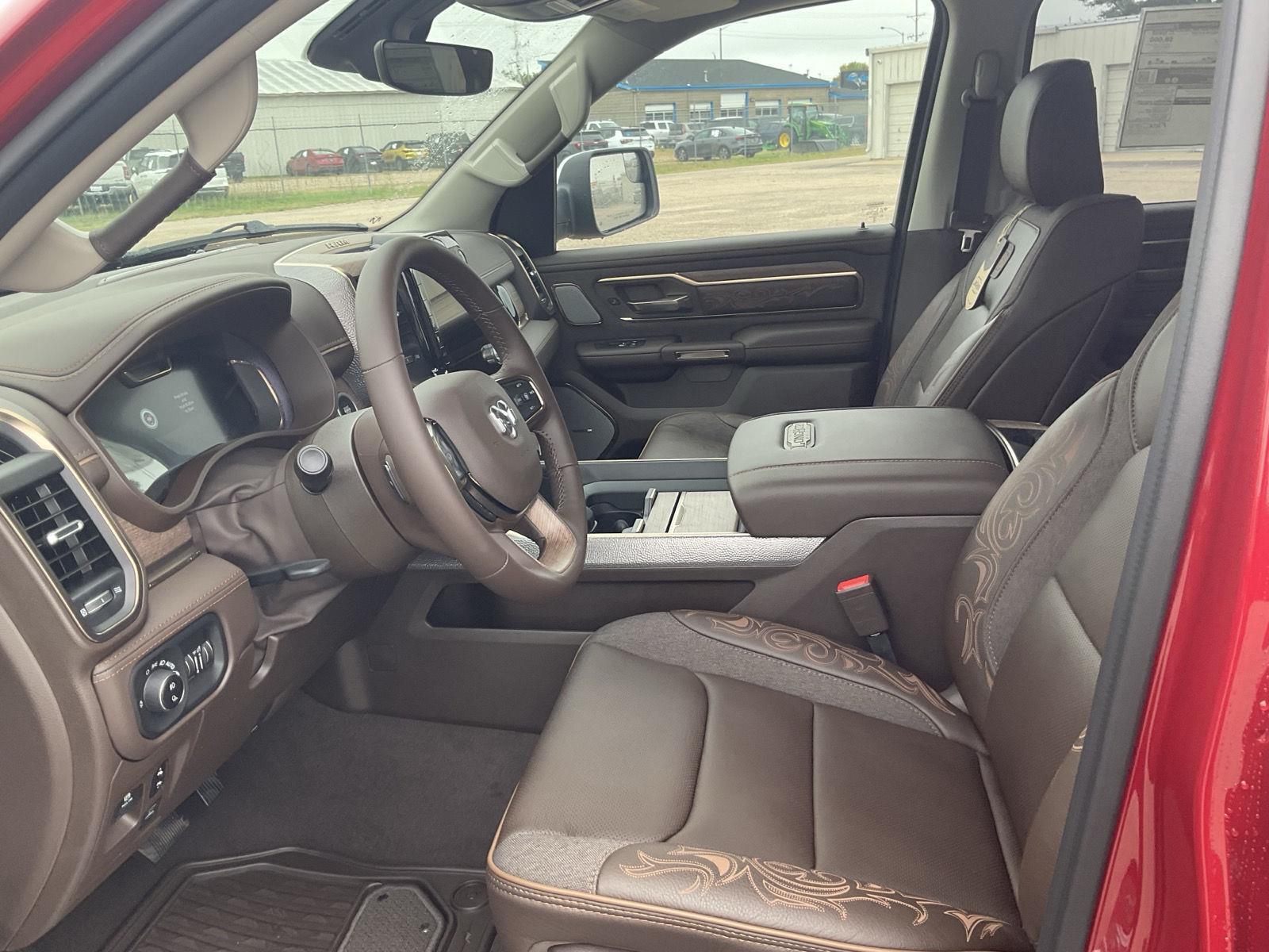 Vehicle photo 13