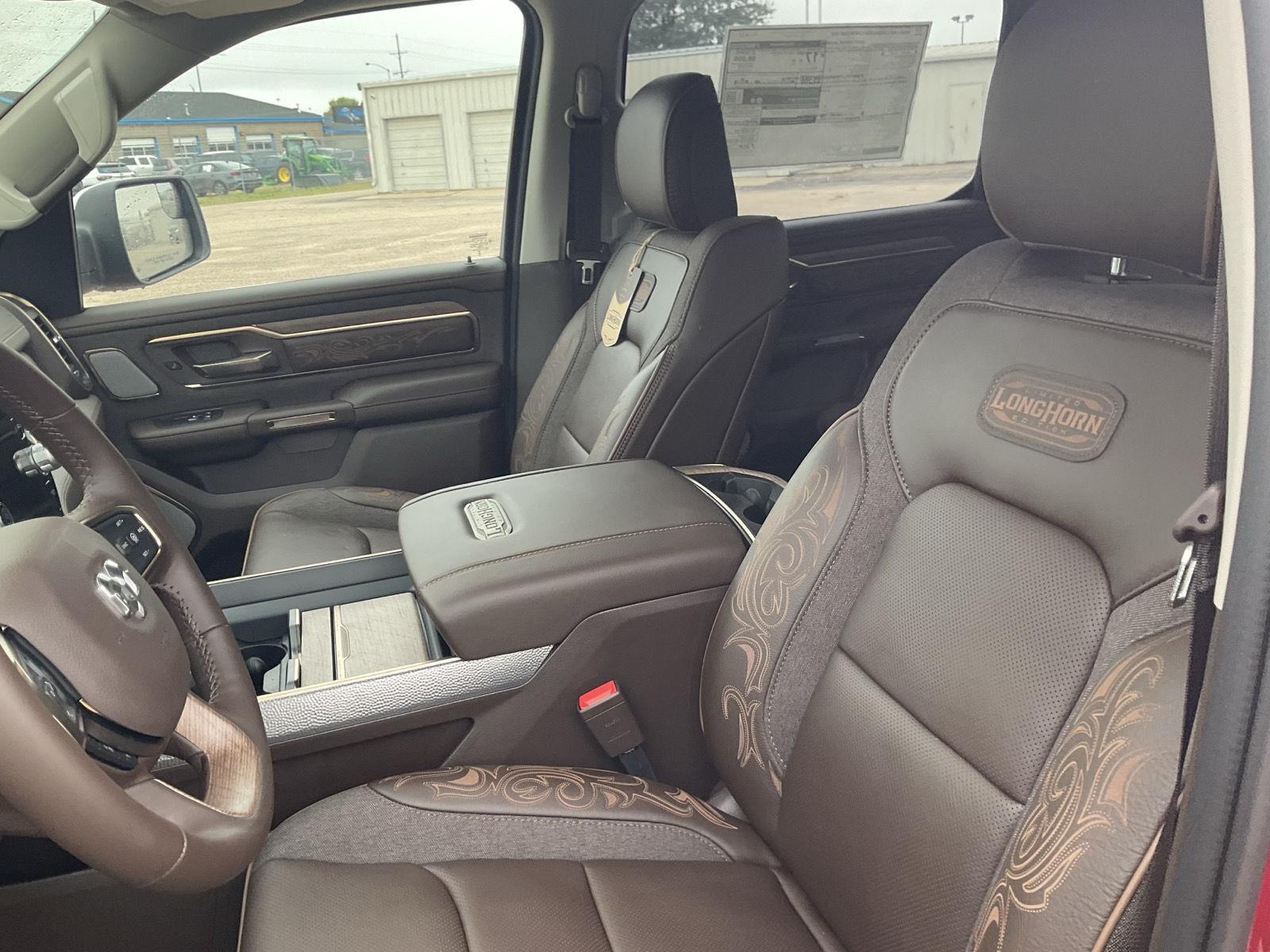 Vehicle photo 14