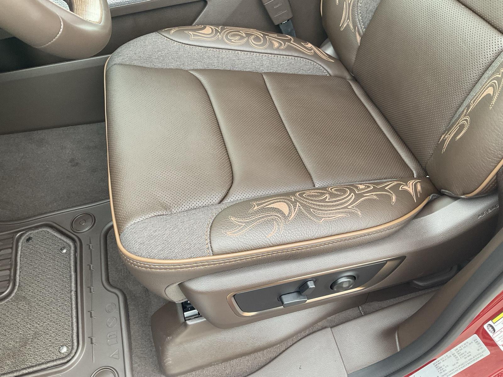 Vehicle photo 15