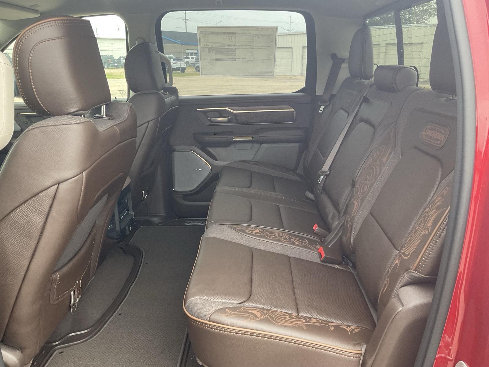 Vehicle photo 16