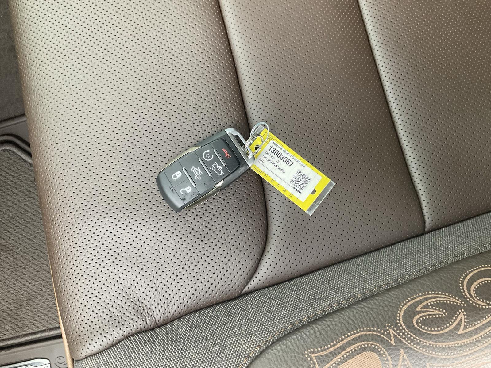 Vehicle photo 19
