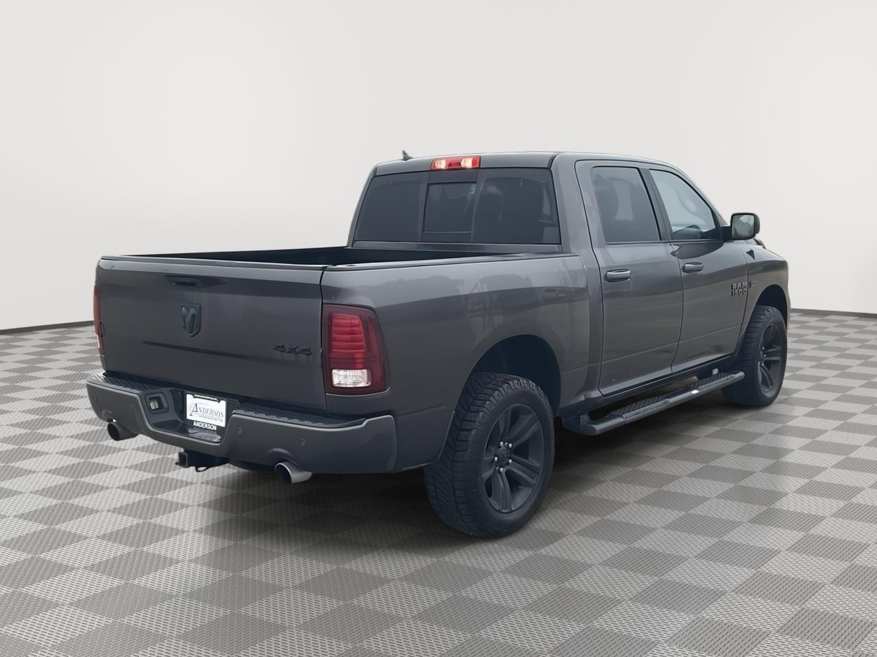 Vehicle photo 5