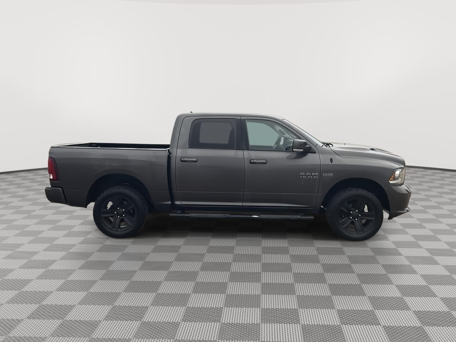 Vehicle photo 6