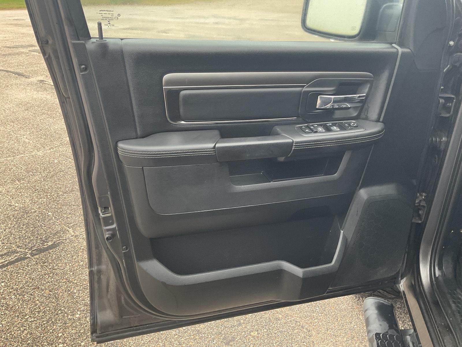 Vehicle photo 13