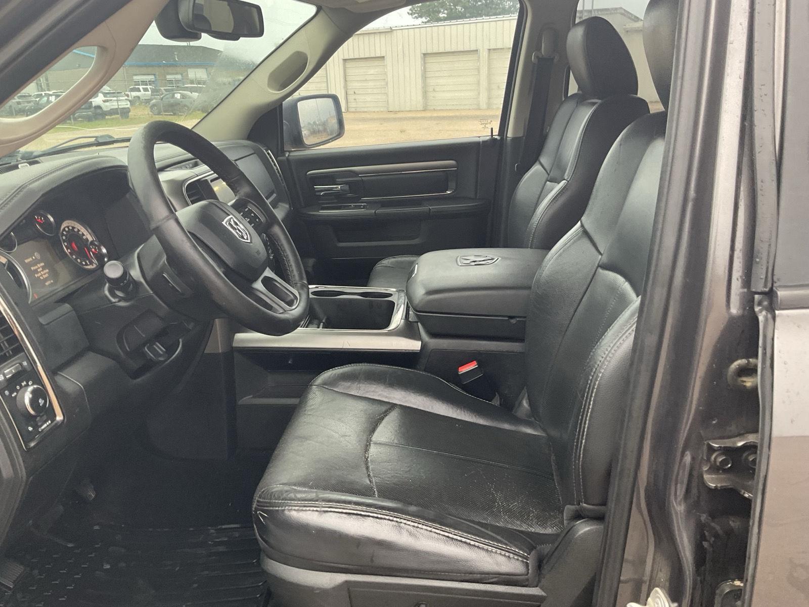 Vehicle photo 14