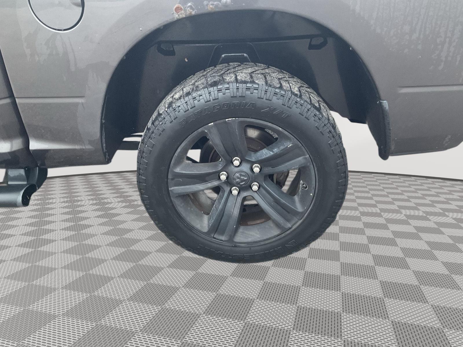 Vehicle photo 19