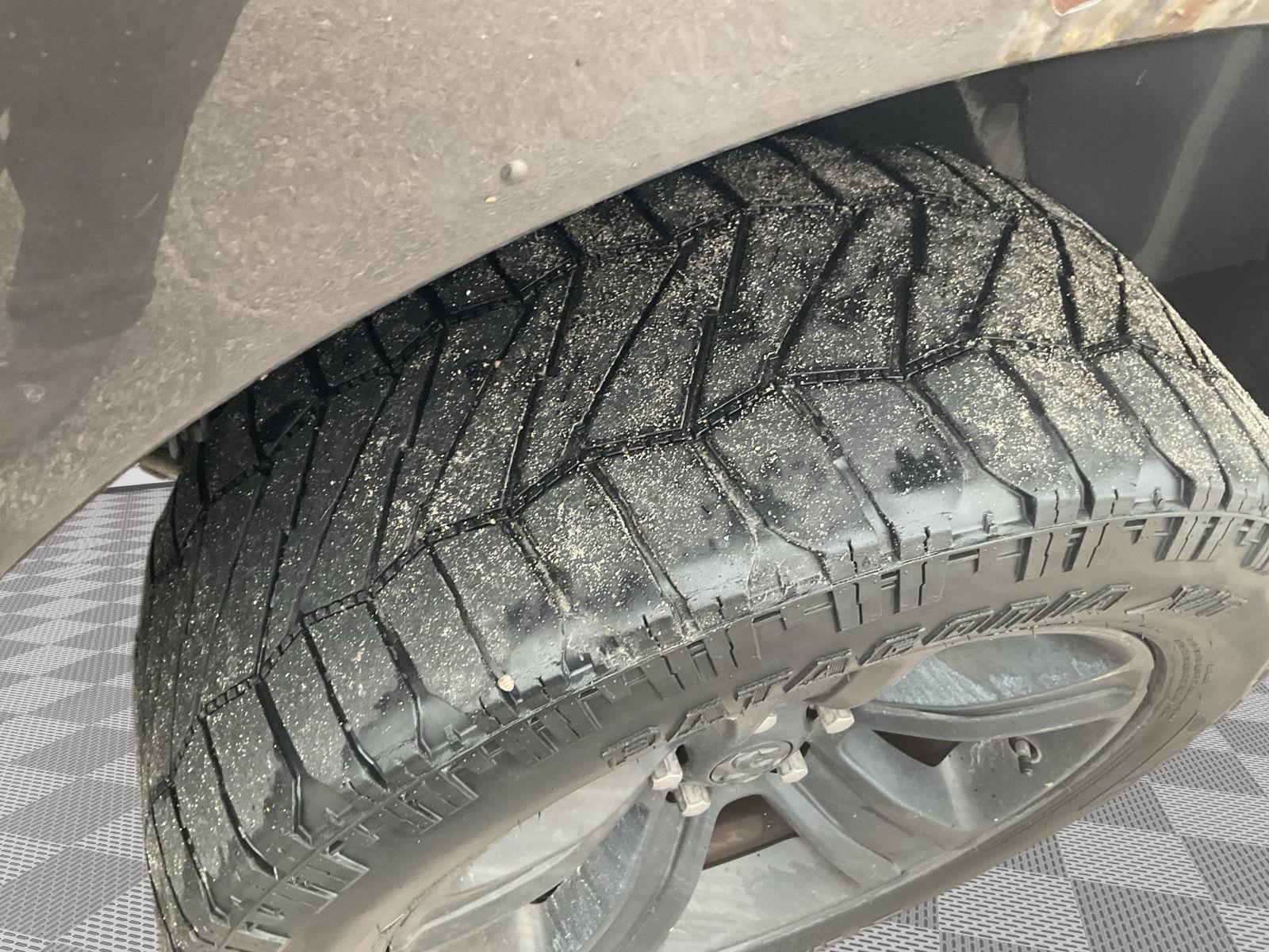Vehicle photo 20
