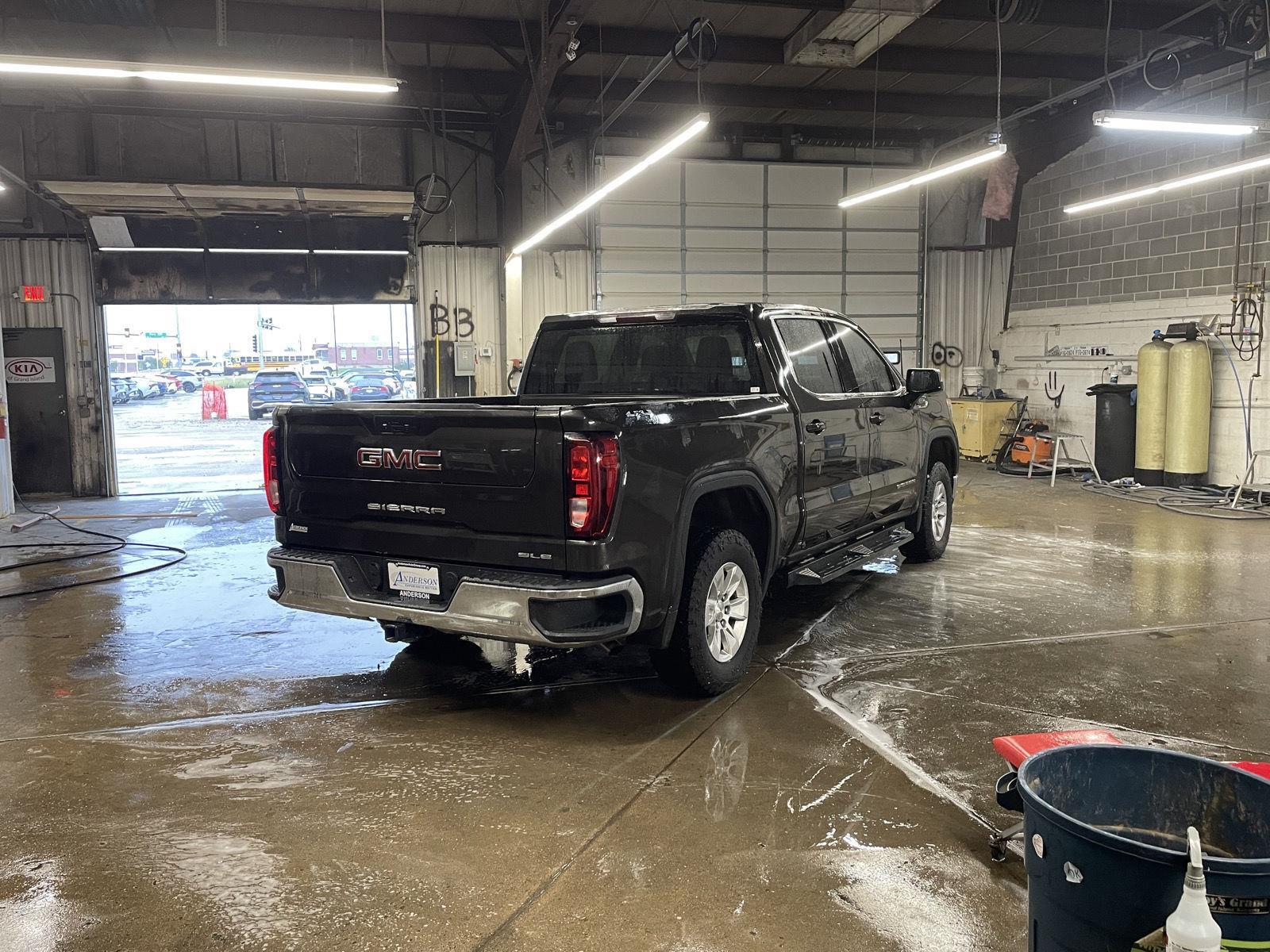 Vehicle photo 4