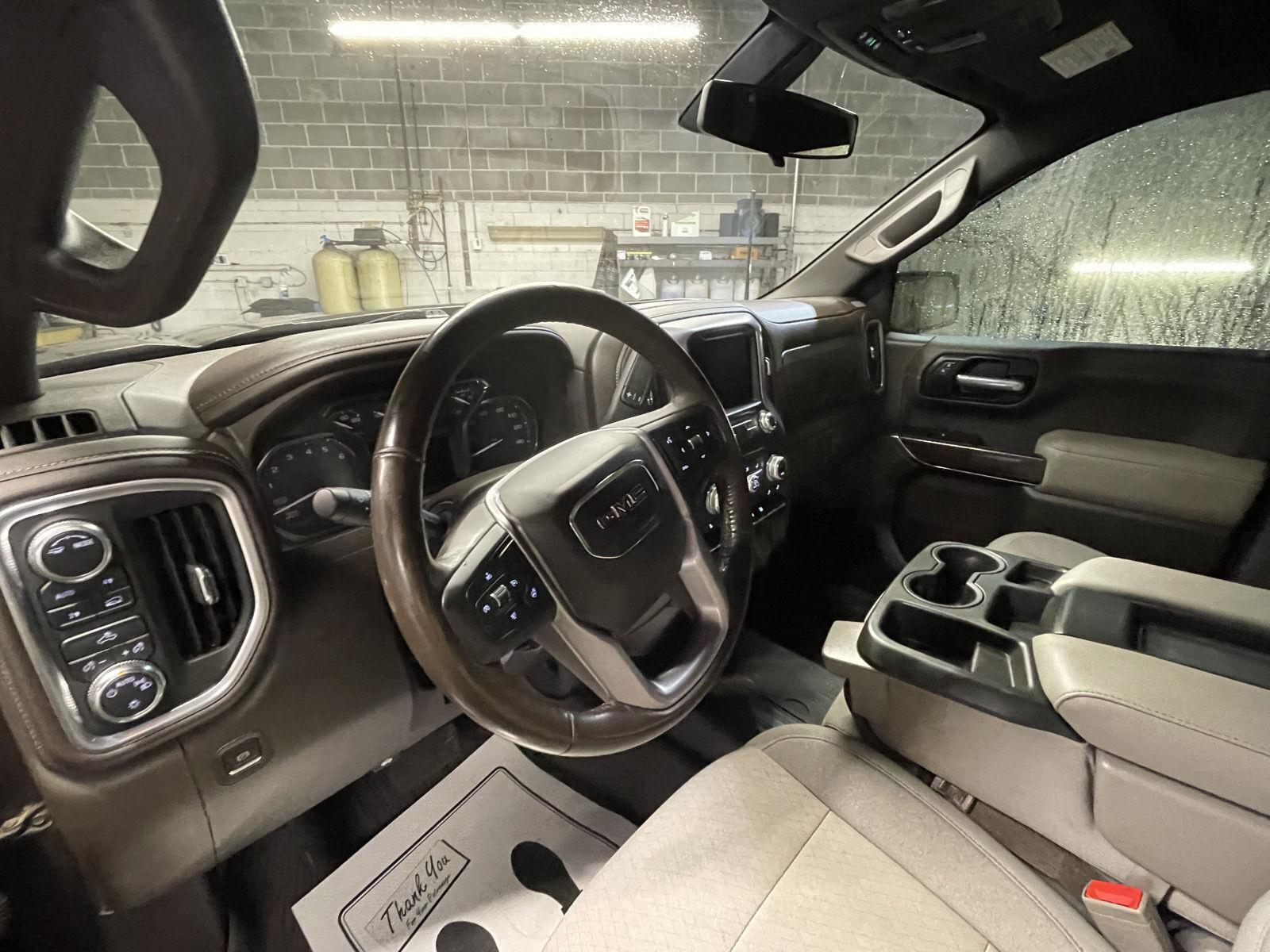 Vehicle photo 14
