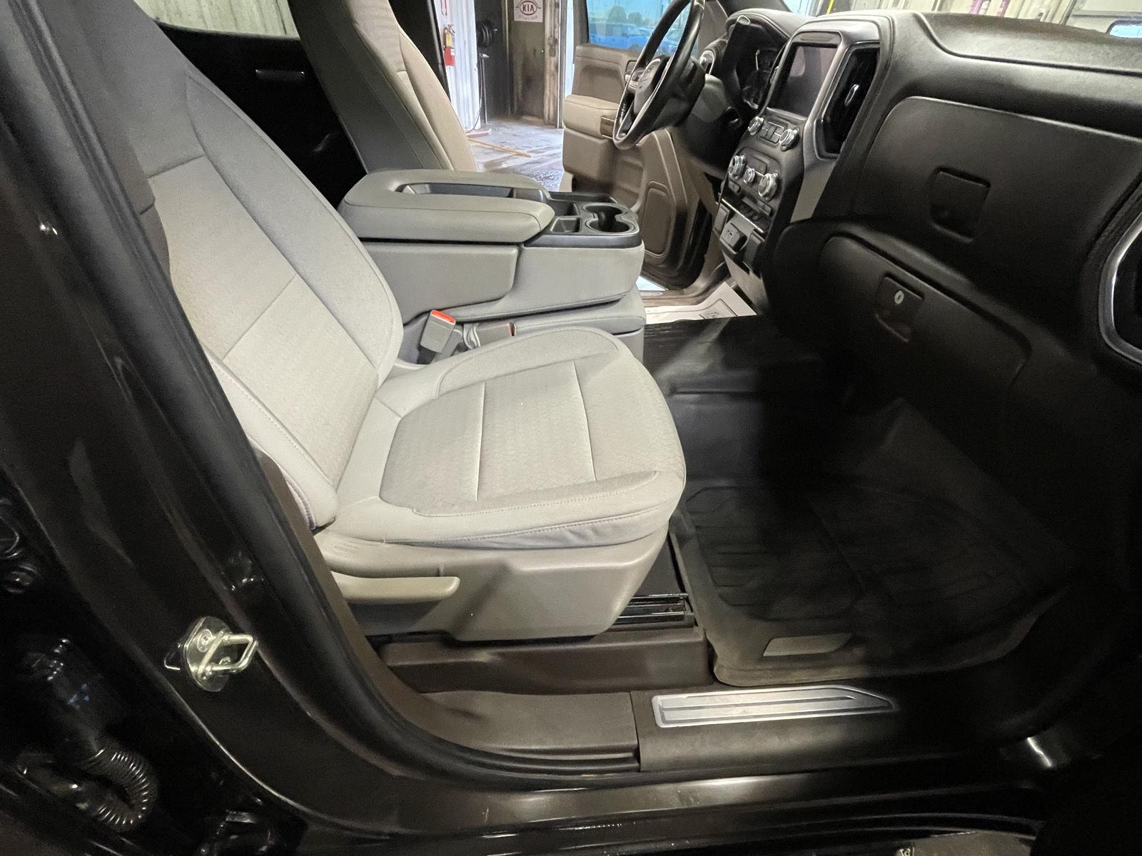 Vehicle photo 17