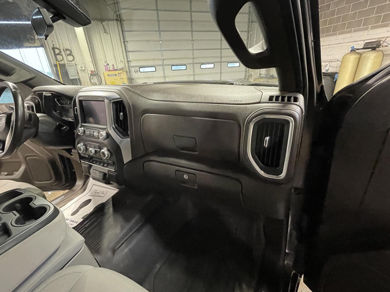 Vehicle photo 18