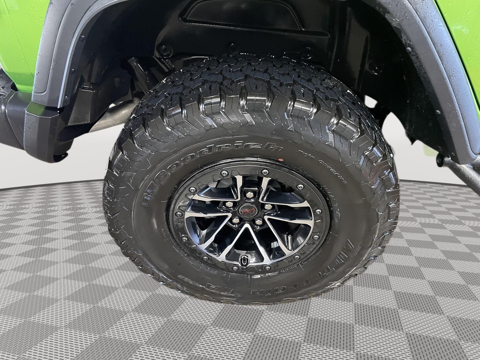 Vehicle photo 10