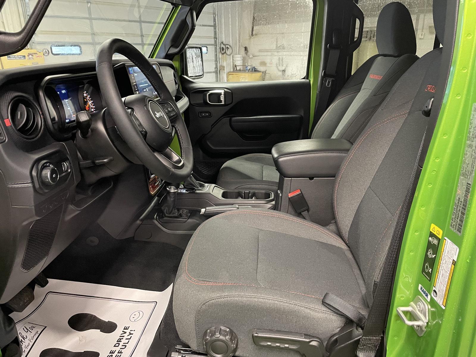 Vehicle photo 12
