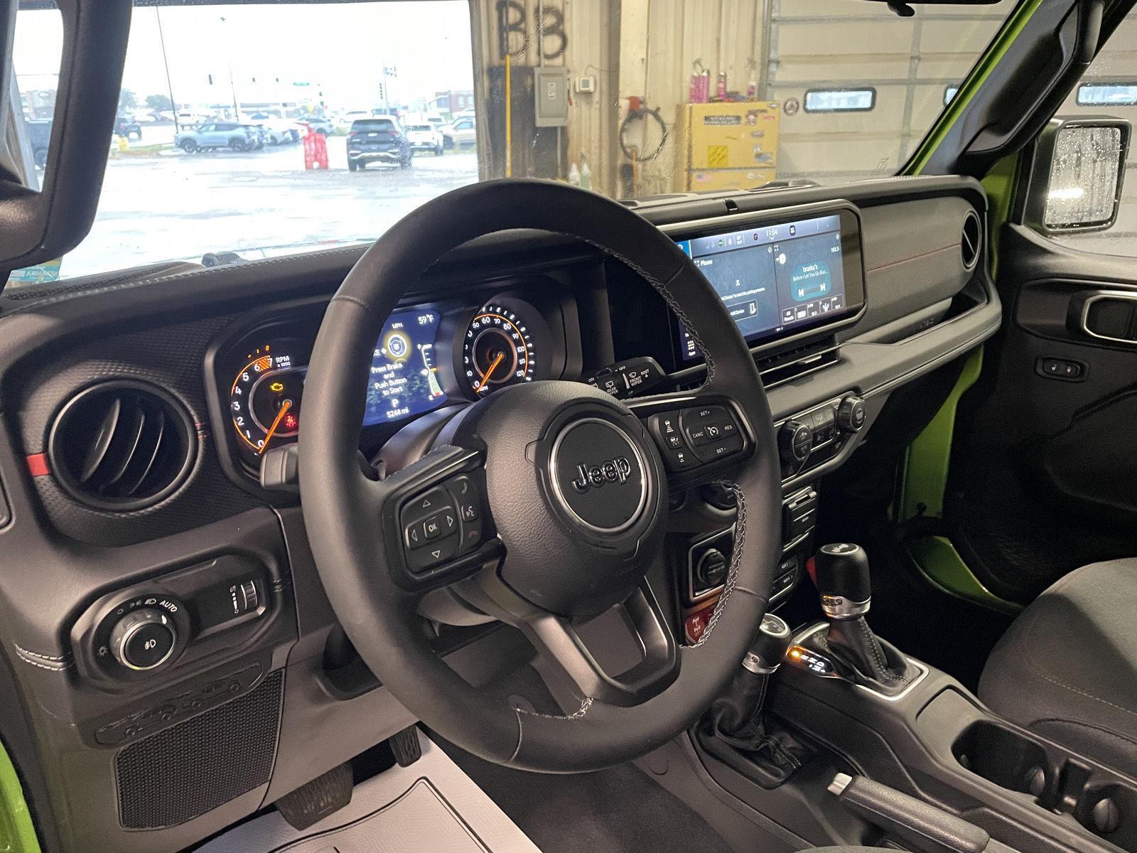 Vehicle photo 13