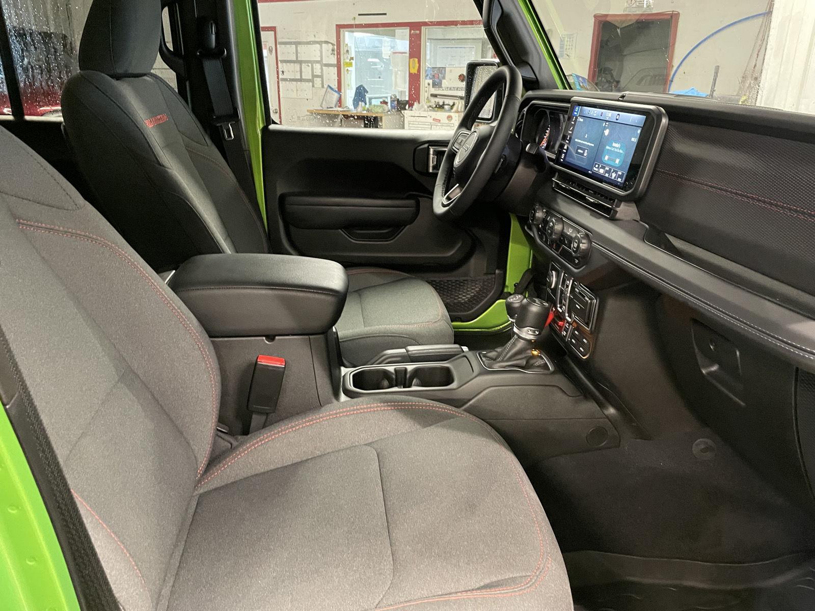 Vehicle photo 17