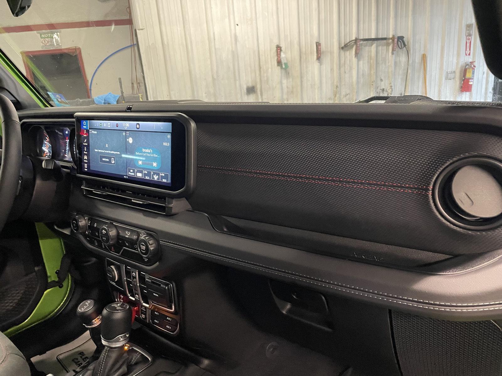 Vehicle photo 18