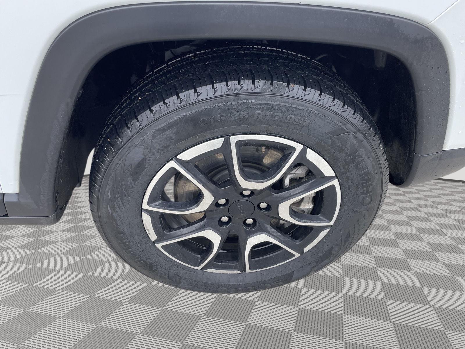 Vehicle photo 10