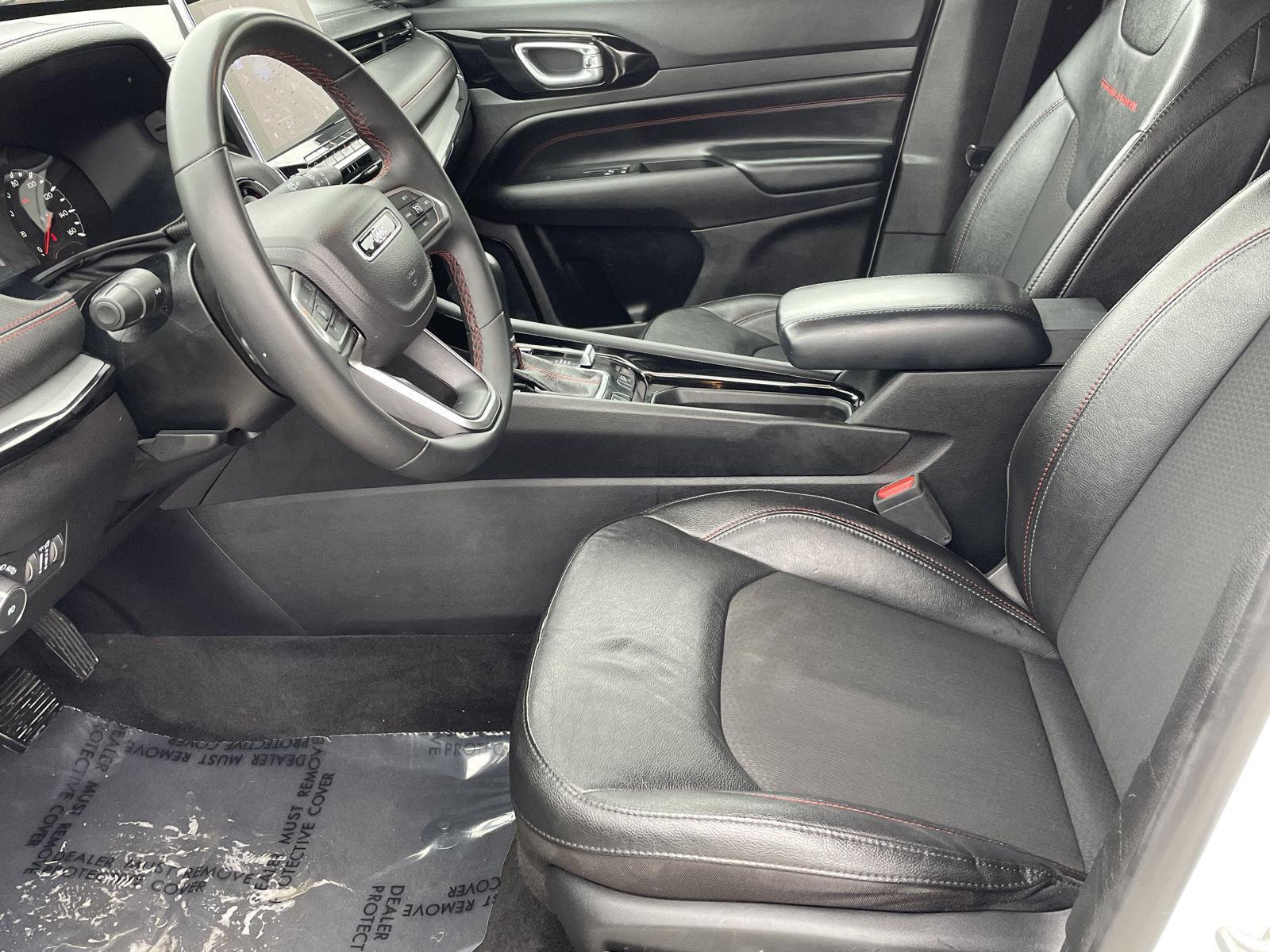 Vehicle photo 13