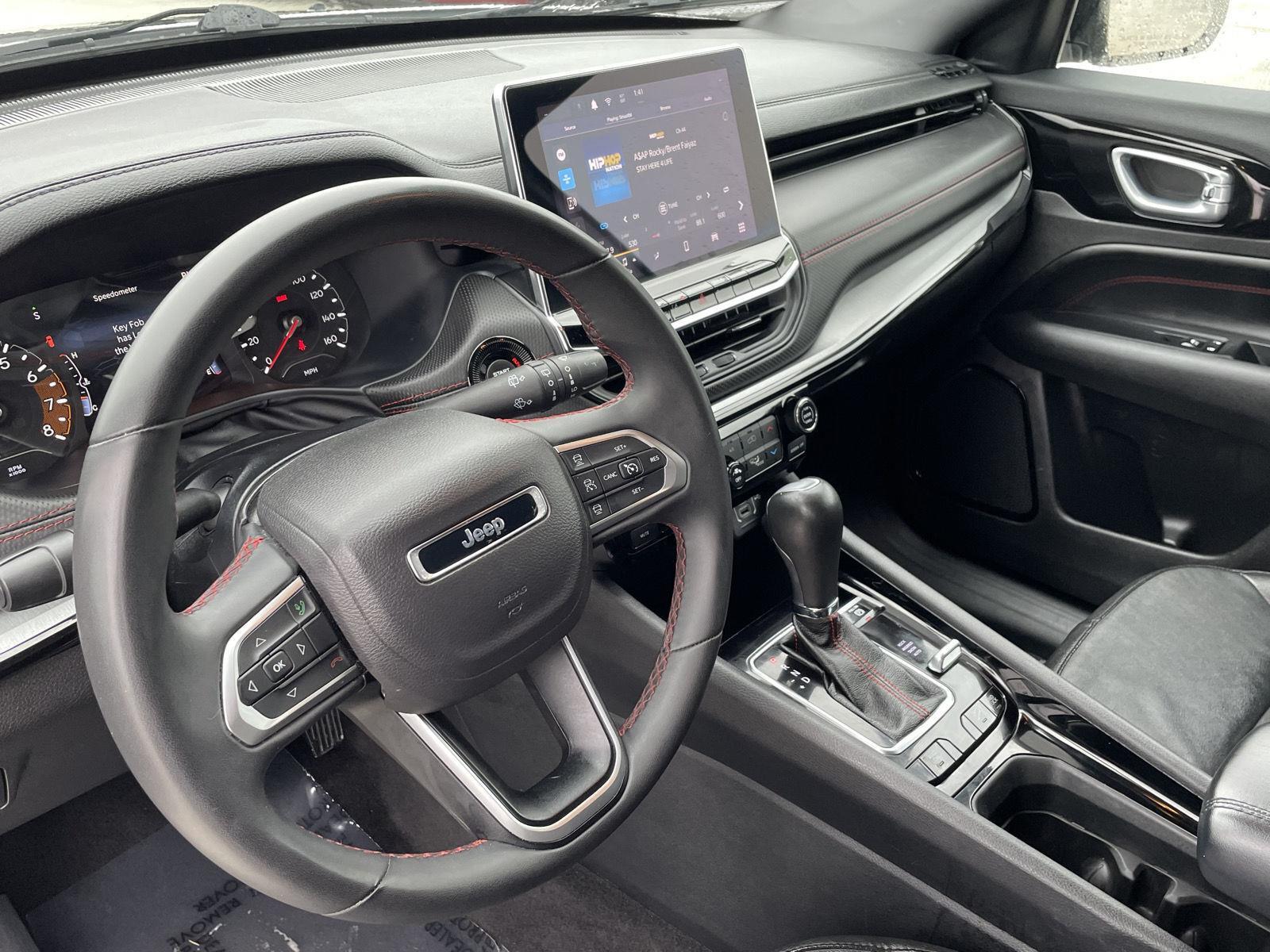 Vehicle photo 14