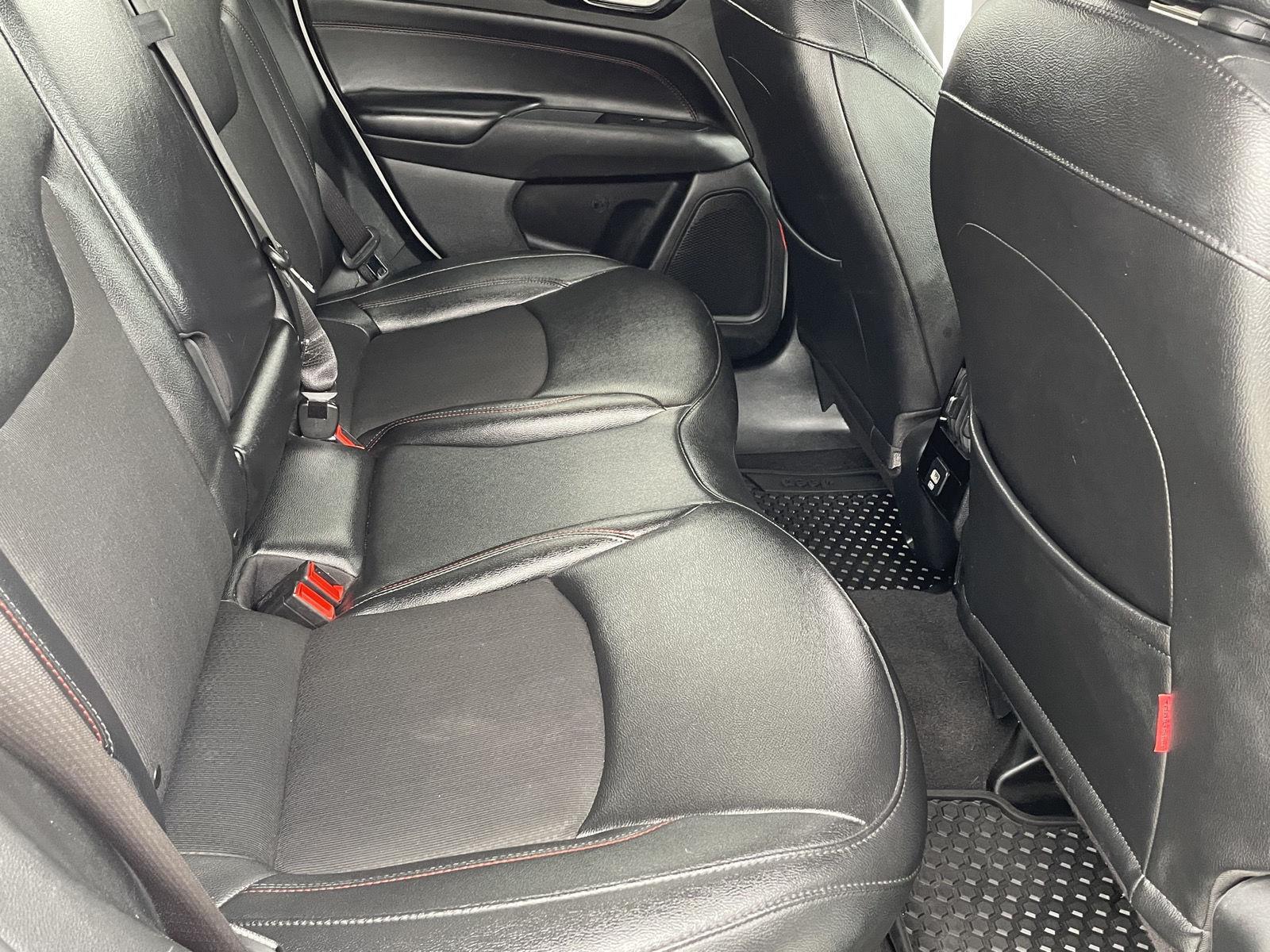 Vehicle photo 17
