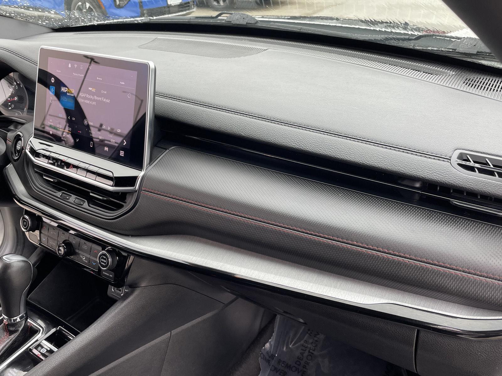 Vehicle photo 19