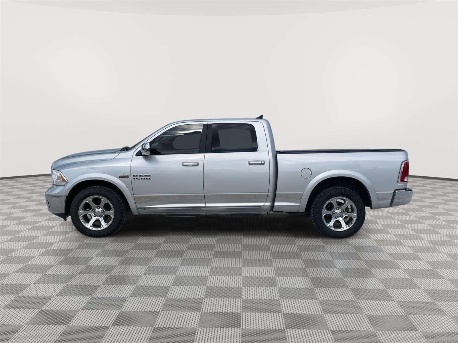 Vehicle photo 2