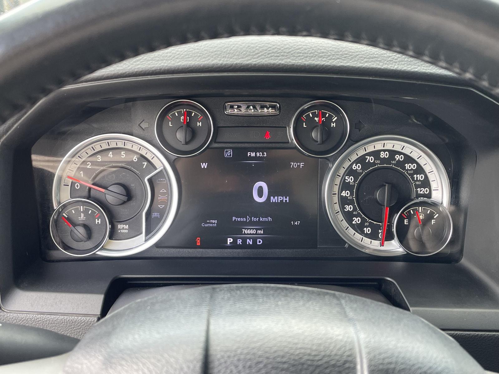 Vehicle photo 3