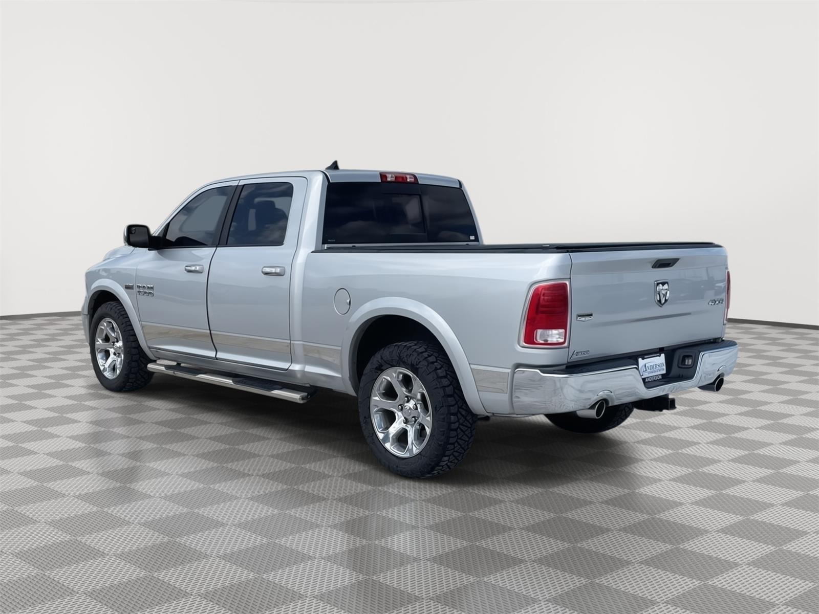 Vehicle photo 4