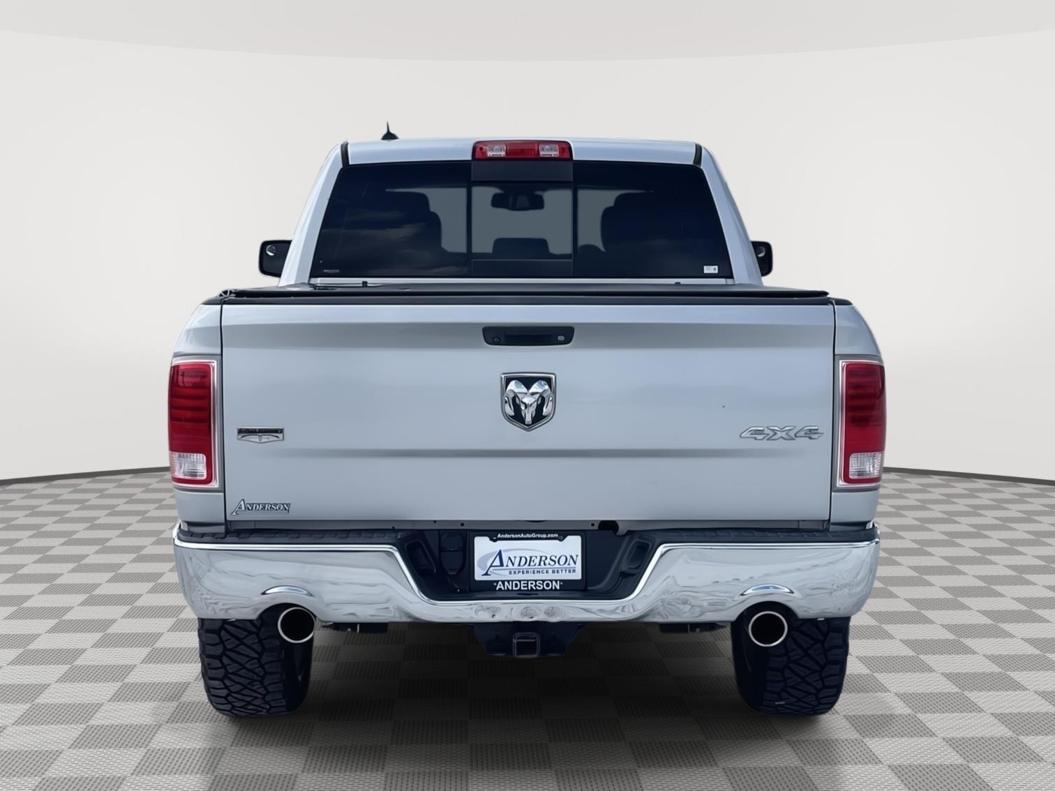 Vehicle photo 5