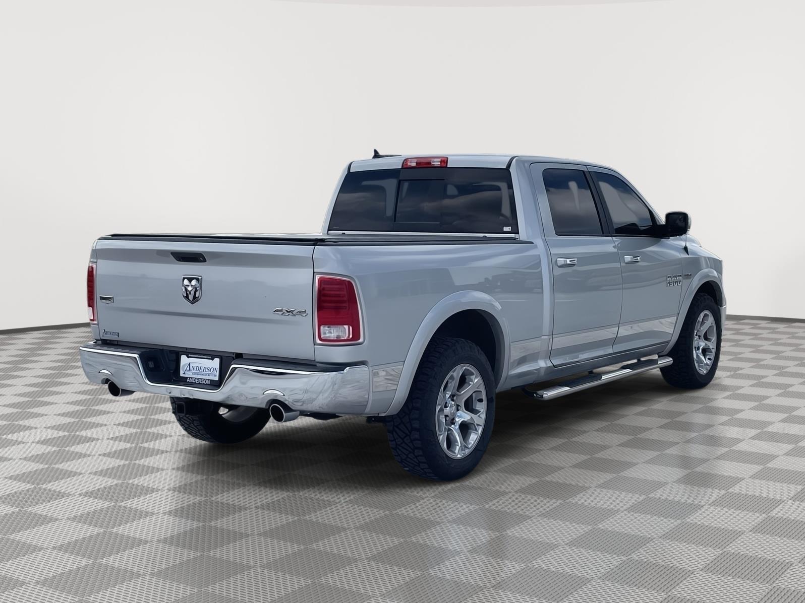 Vehicle photo 6