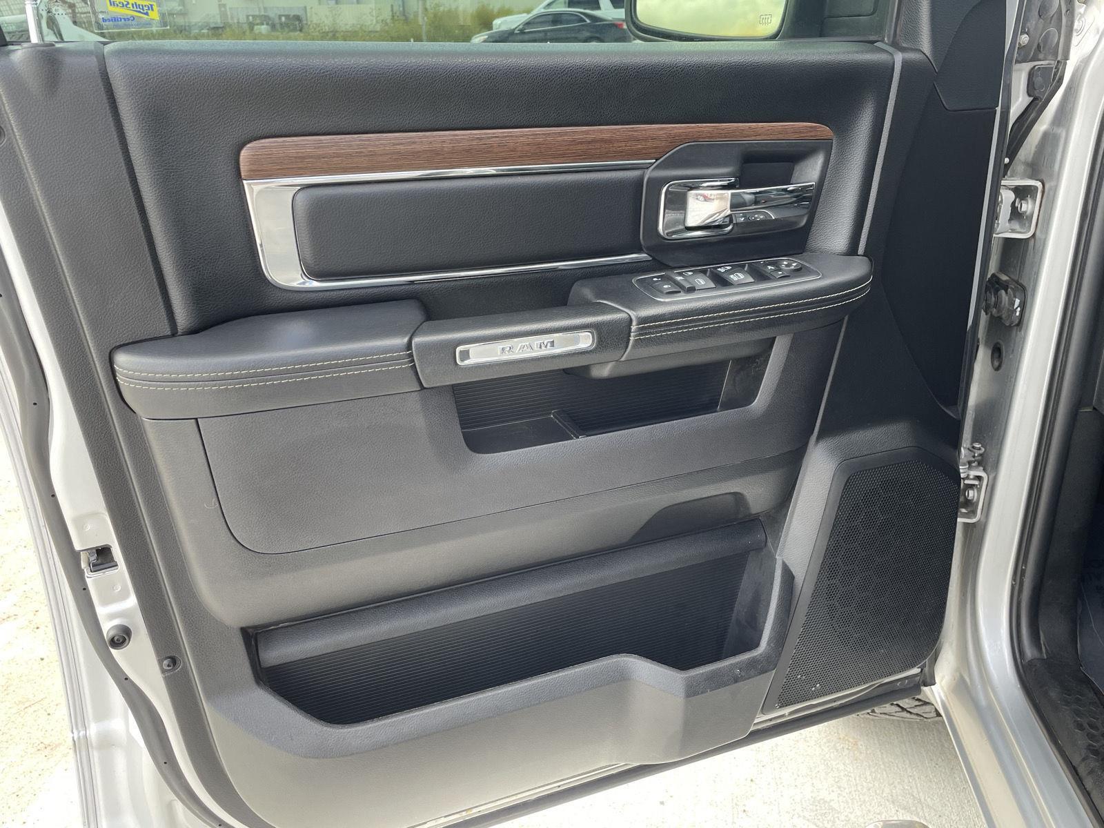 Vehicle photo 12