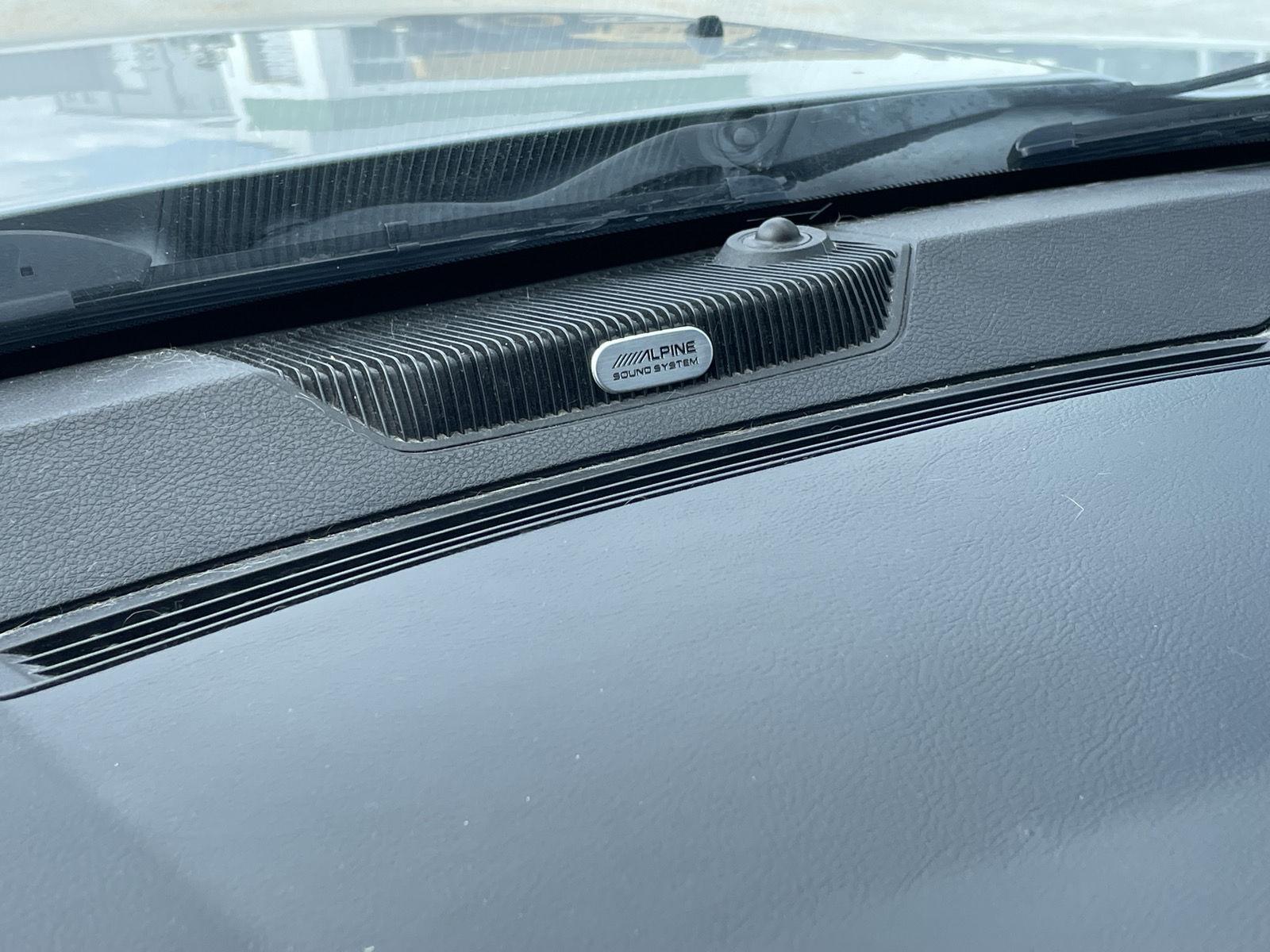 Vehicle photo 14
