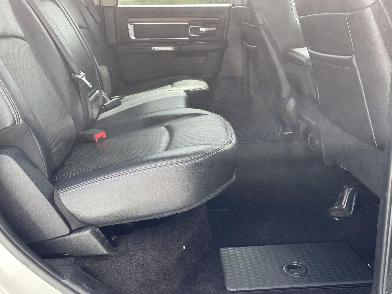 Vehicle photo 19