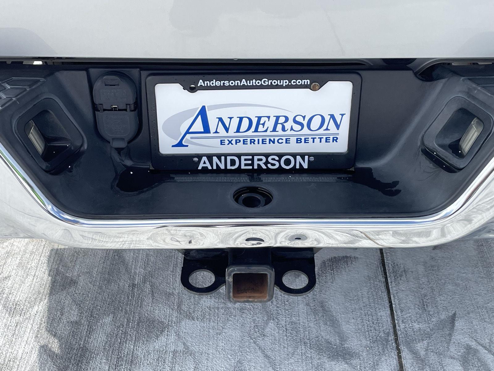 Vehicle photo 24