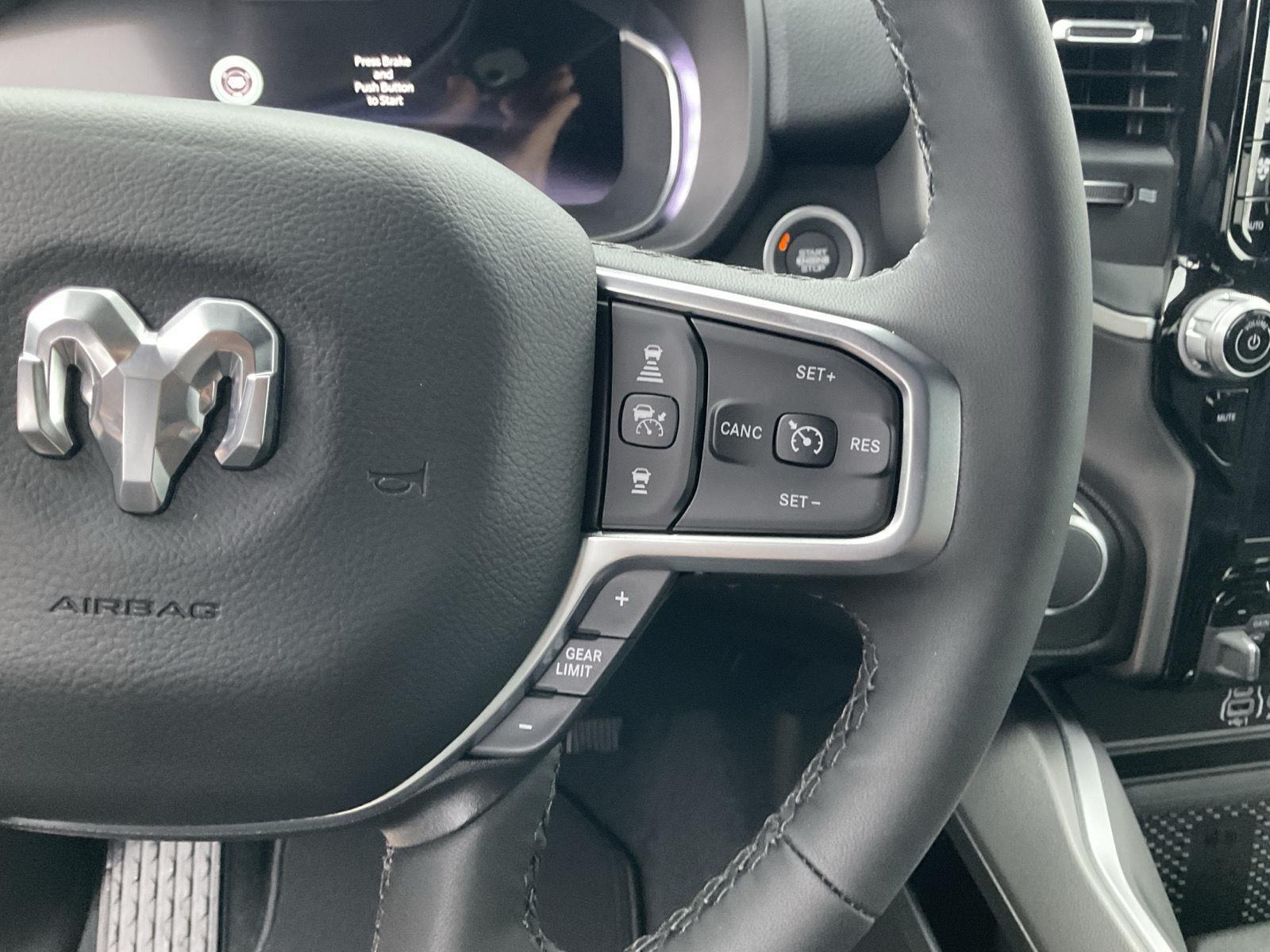 Vehicle photo 11