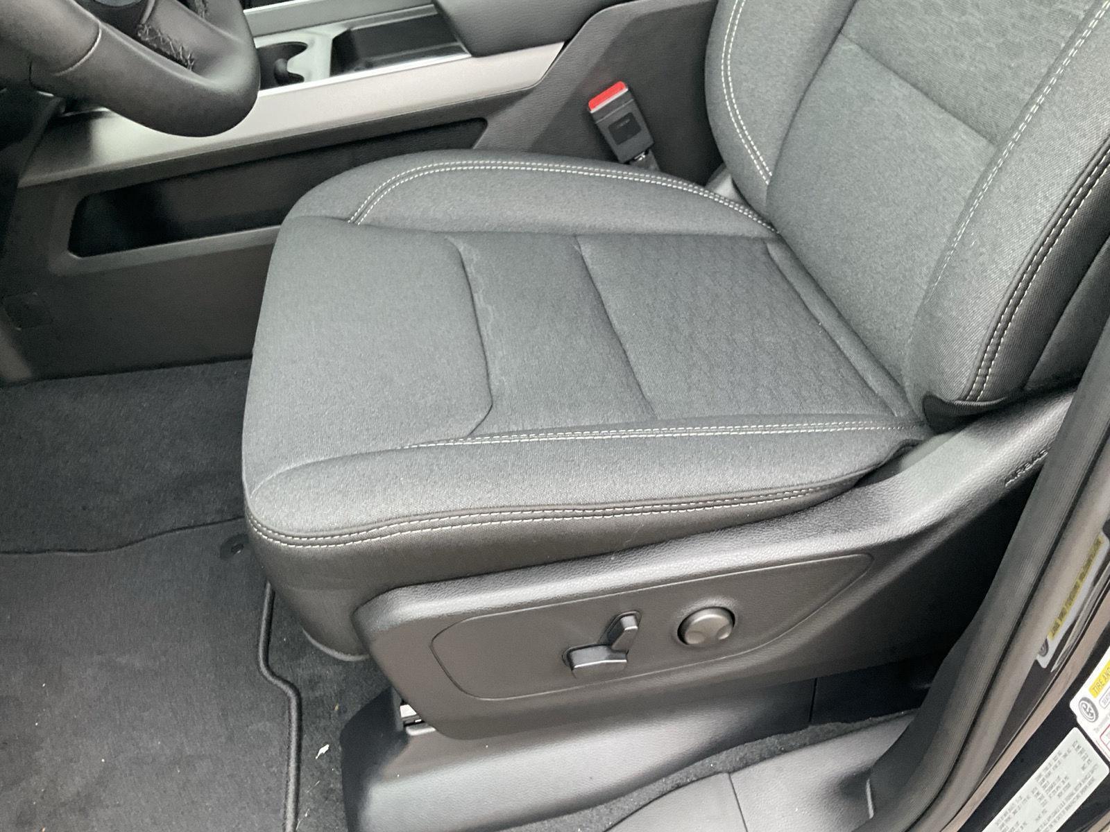 Vehicle photo 16