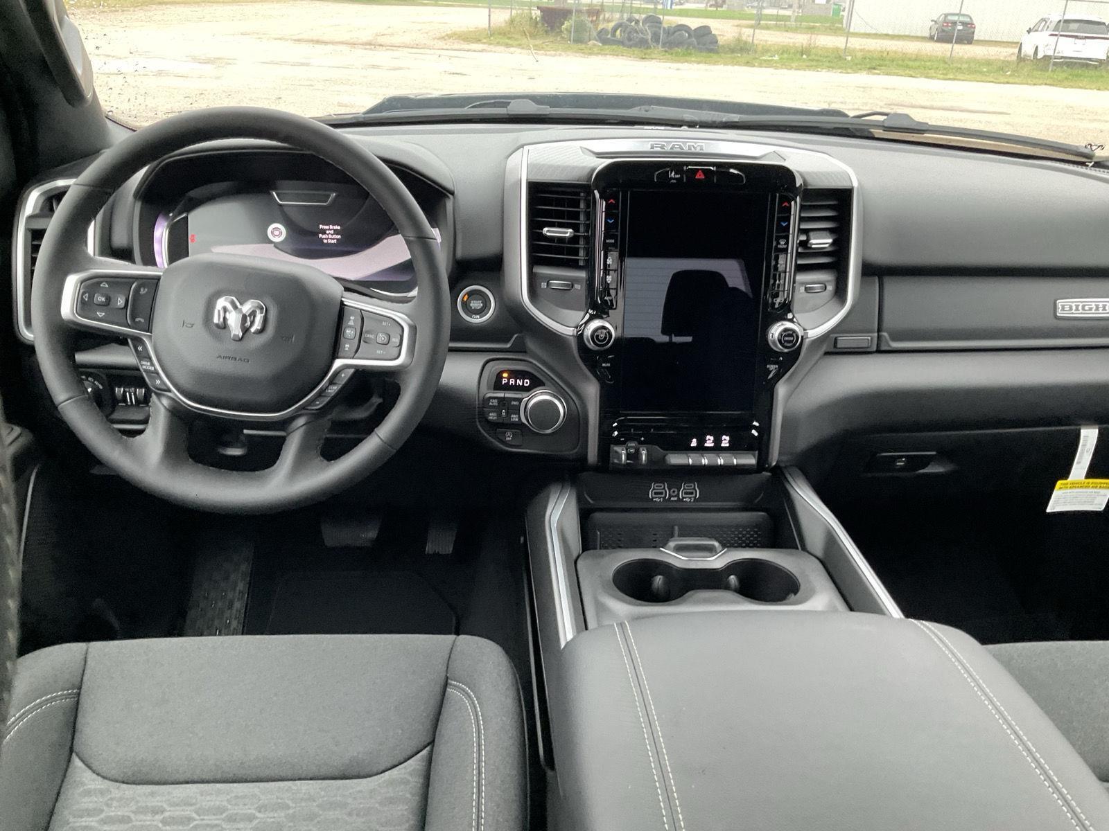 Vehicle photo 18