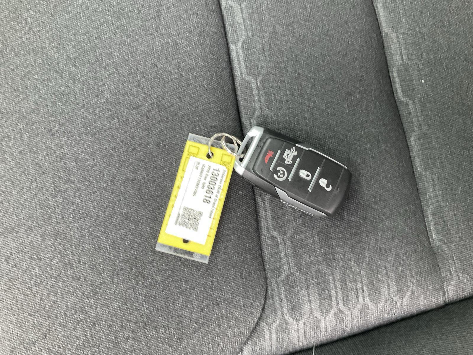 Vehicle photo 22