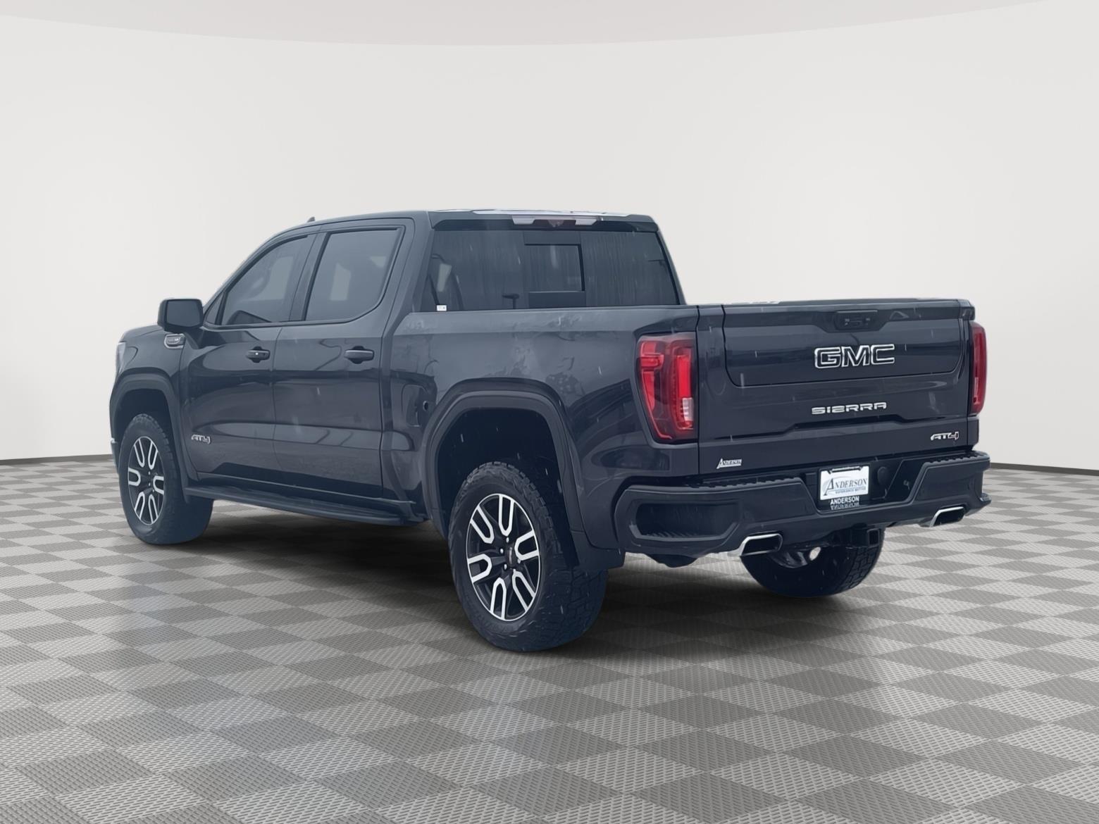 Vehicle photo 4