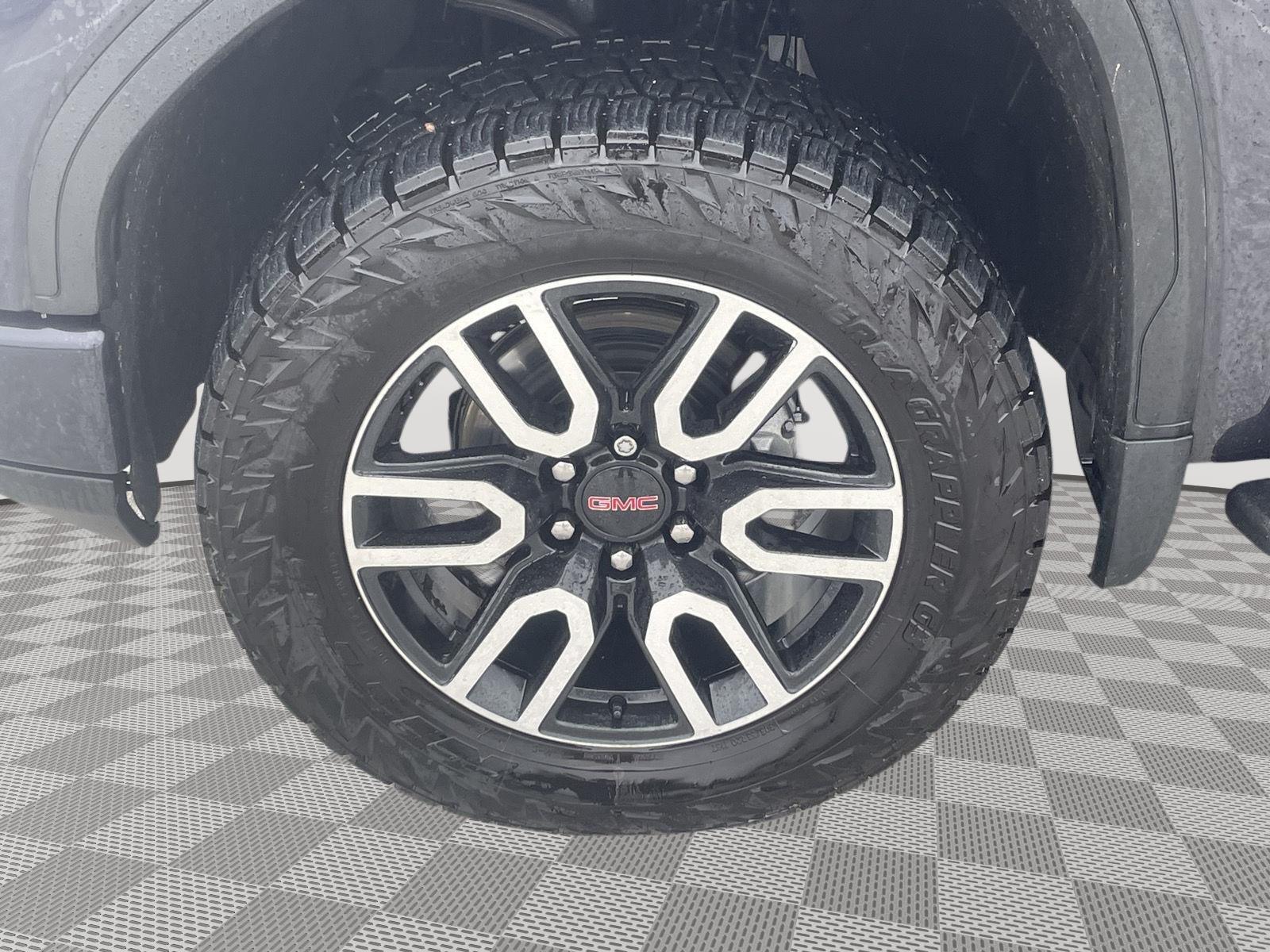 Vehicle photo 10