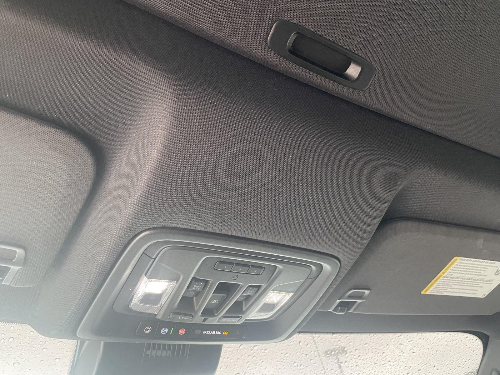 Vehicle photo 17