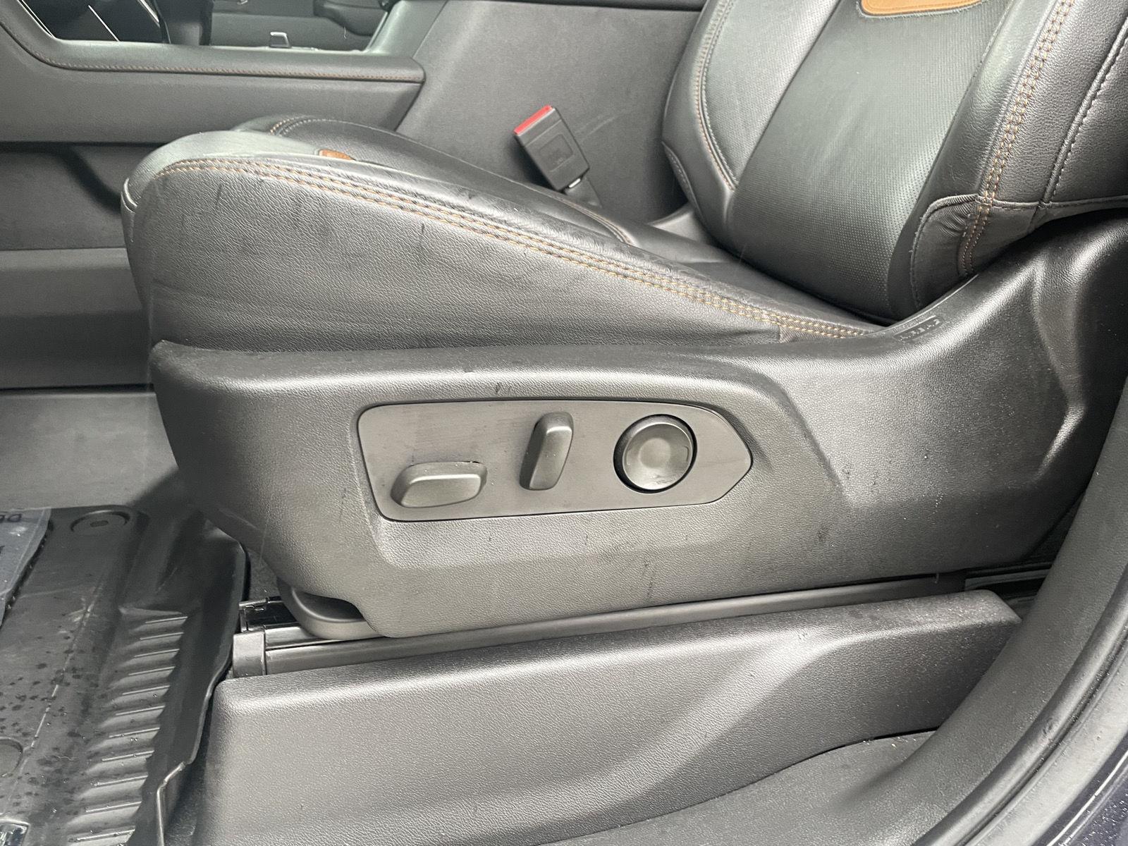 Vehicle photo 18