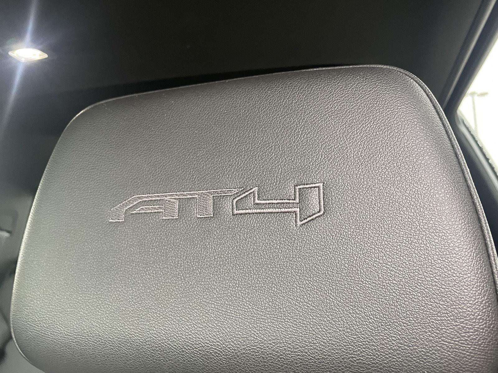 Vehicle photo 19