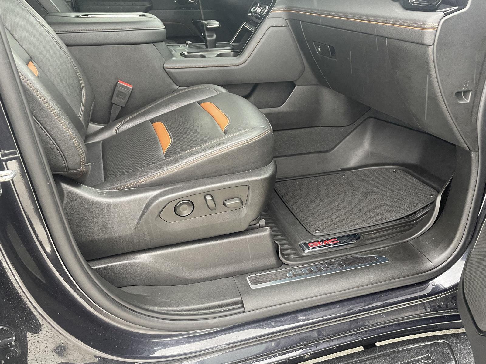 Vehicle photo 22