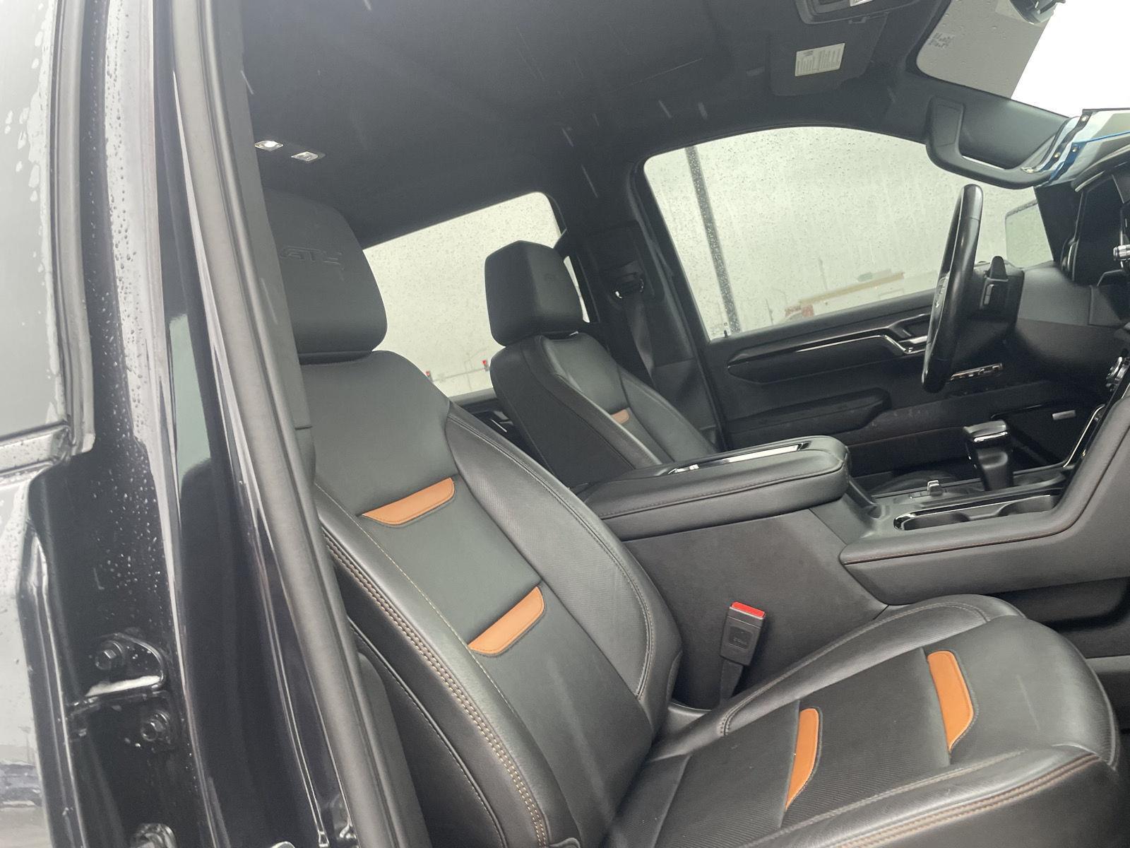 Vehicle photo 23