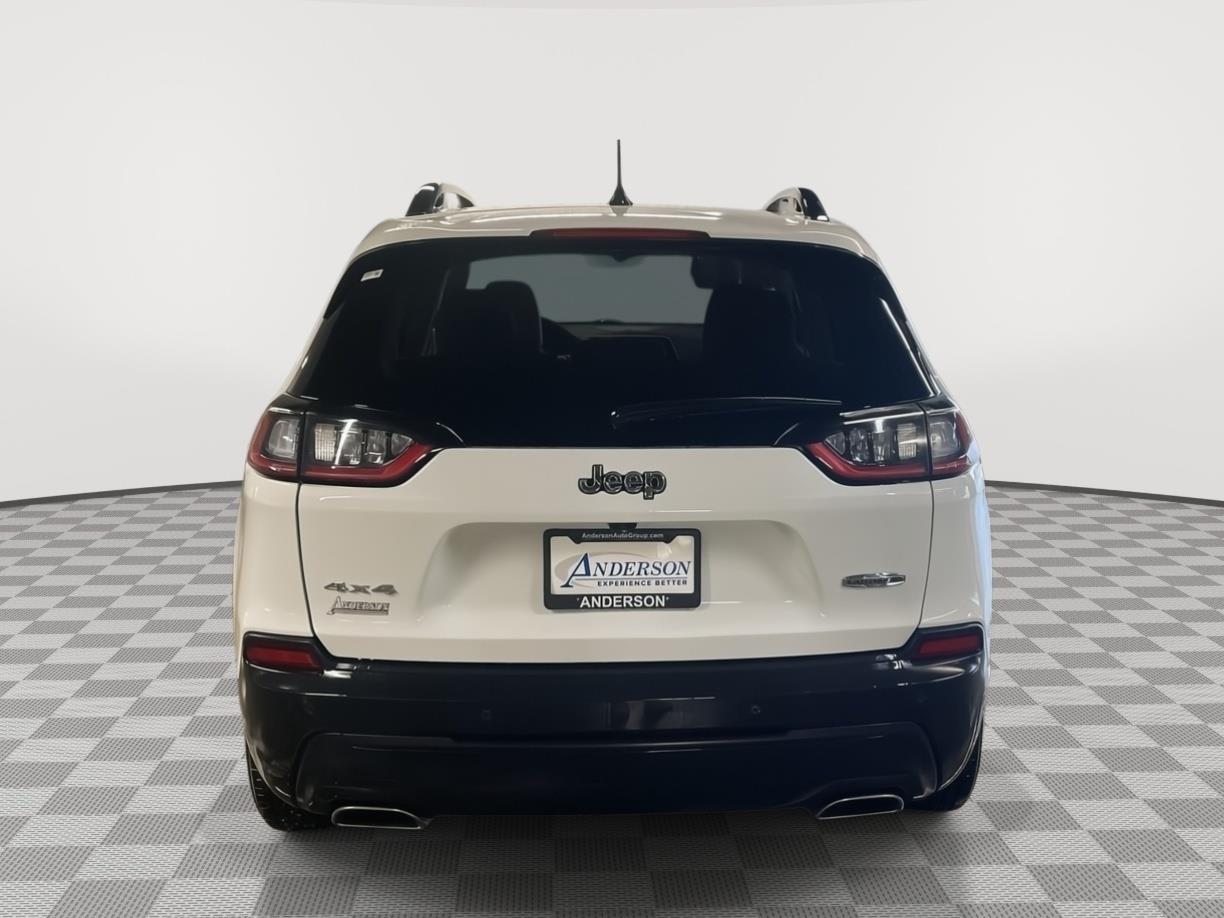 Vehicle photo 3