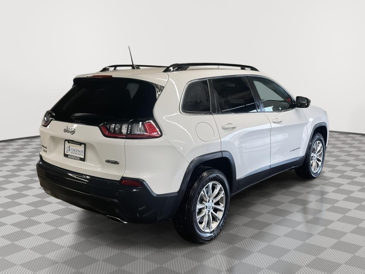 Vehicle photo 5