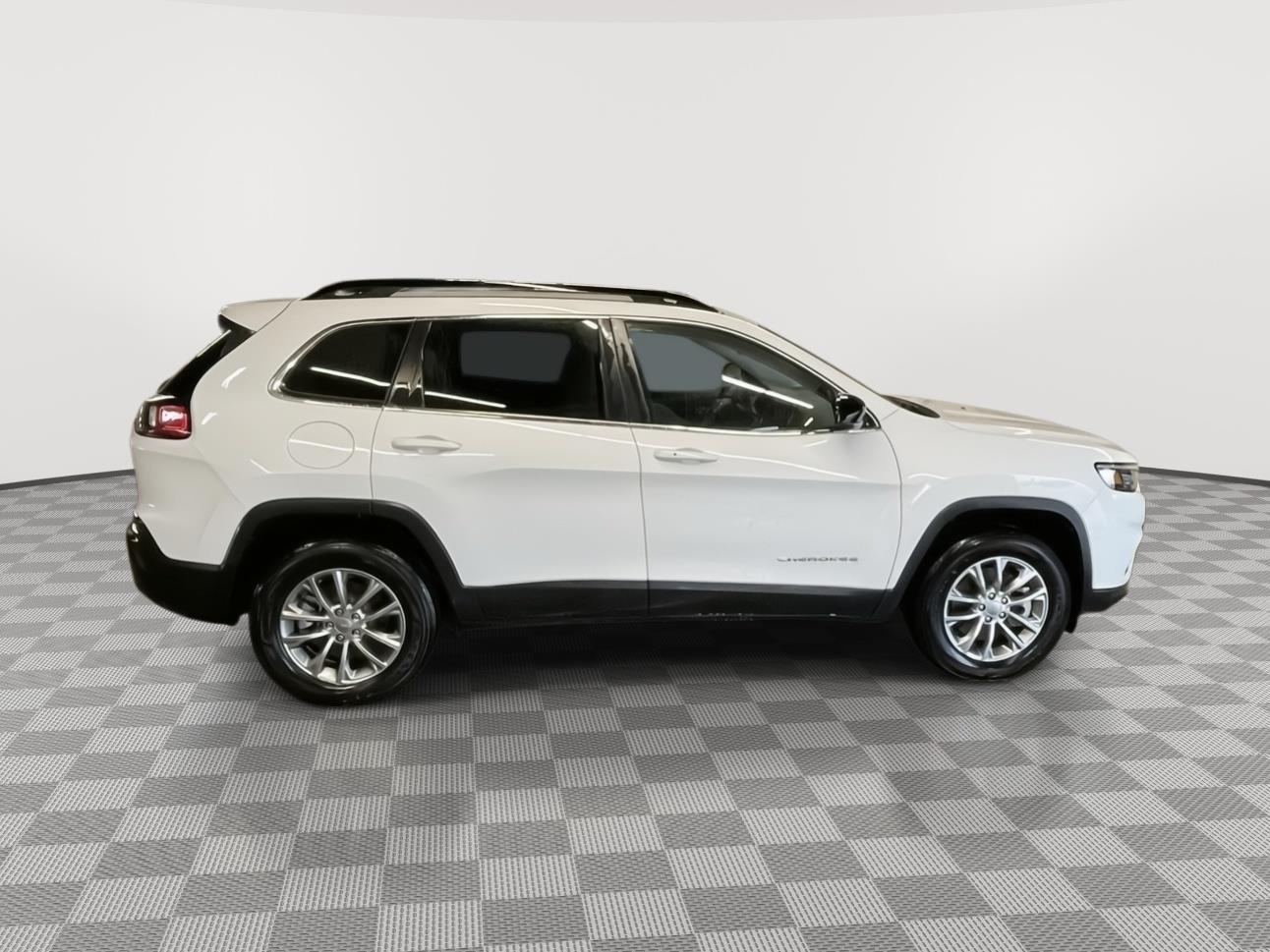 Vehicle photo 6
